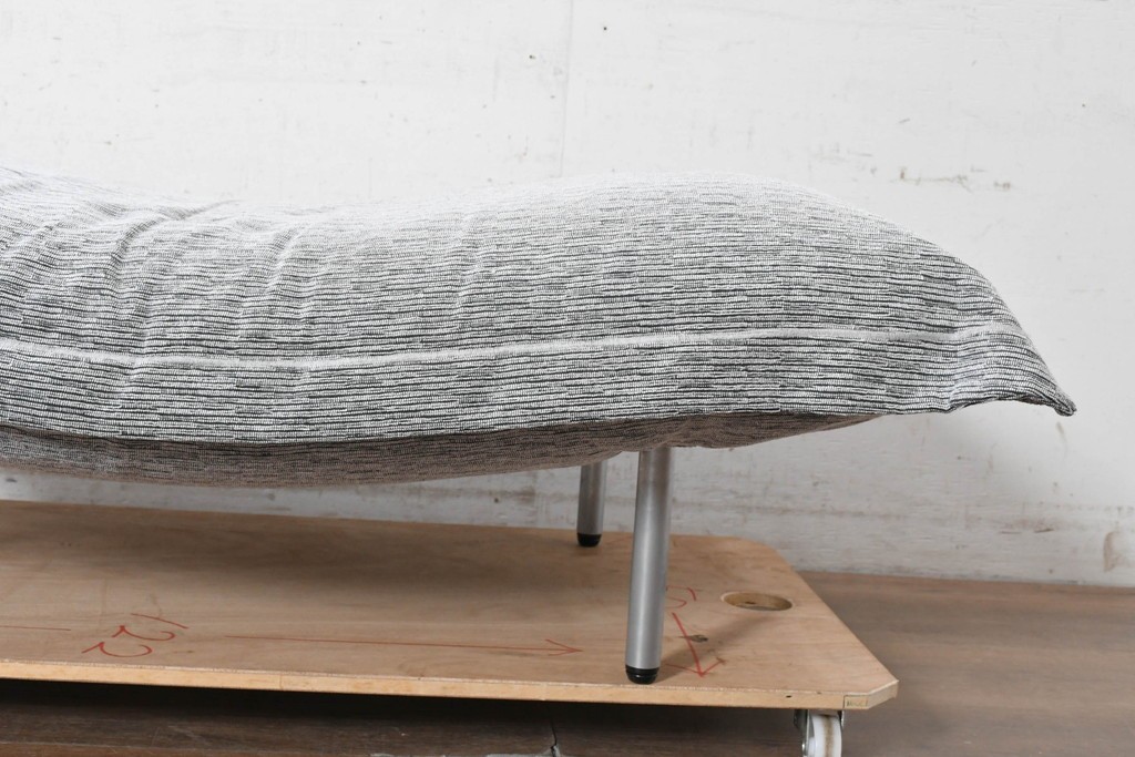 中古　美品　LigneRoset(リーン・ロゼ)　ROSETCalin(ロゼカラン)　リクライニング機能付き　ゆったりと身を預けたくなる1人掛けソファとオットマンのセット　定価約38万円　(R-090463)