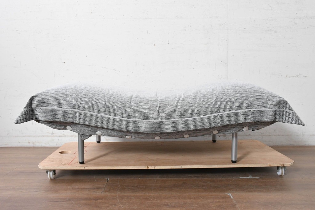 中古　美品　LigneRoset(リーン・ロゼ)　ROSETCalin(ロゼカラン)　リクライニング機能付き　ゆったりと身を預けたくなる1人掛けソファとオットマンのセット　定価約38万円　(R-090463)