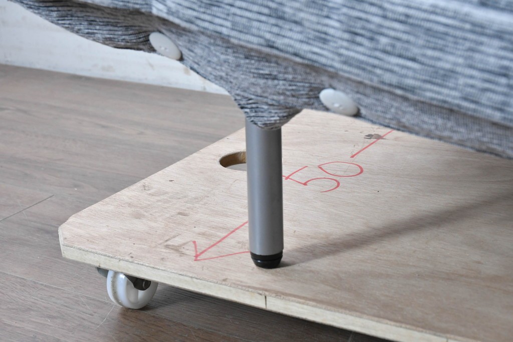 中古　美品　LigneRoset(リーン・ロゼ)　ROSETCalin(ロゼカラン)　リクライニング機能付き　ゆったりと身を預けたくなる1人掛けソファとオットマンのセット　定価約38万円　(R-090463)
