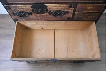和製アンティーク　明治期から大正期　巾着金具　時代の趣漂う松本衣装箪笥　(R-090464)