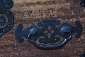 和製アンティーク　明治期から大正期　巾着金具　時代の趣漂う松本衣装箪笥　(R-090464)