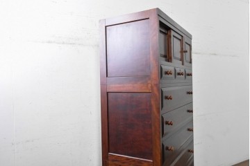 中古　松本民芸家具　直線的な意匠と美しい杢目が魅力のD型和タンス　(R-090467)
