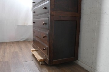 中古　松本民芸家具　直線的な意匠と美しい杢目が魅力のD型和タンス　(R-090467)