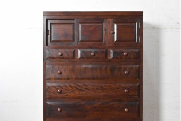 中古　松本民芸家具　直線的な意匠と美しい杢目が魅力のD型和タンス　(R-090467)