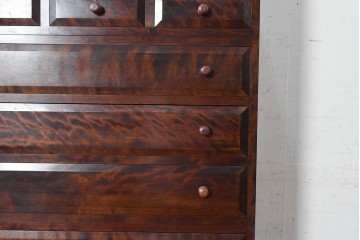 中古　松本民芸家具　直線的な意匠と美しい杢目が魅力のD型和タンス　(R-090467)