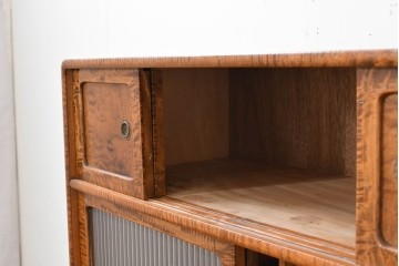 和製ヴィンテージ　昭和中期　栃(トチ)の木　縮杢が際立つ茶箪笥　(R-090471)