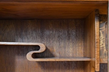 和製ヴィンテージ　昭和中期　栃(トチ)の木　縮杢が際立つ茶箪笥　(R-090471)