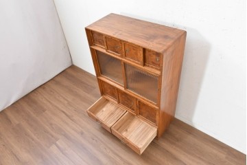 和製ヴィンテージ　昭和中期　栃(トチ)の木　縮杢が際立つ茶箪笥　(R-090471)