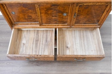 和製ヴィンテージ　昭和中期　栃(トチ)の木　縮杢が際立つ茶箪笥　(R-090471)