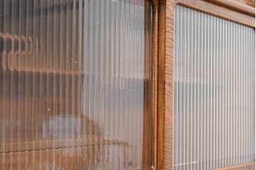 和製ヴィンテージ　昭和中期　栃(トチ)の木　縮杢が際立つ茶箪笥　(R-090471)