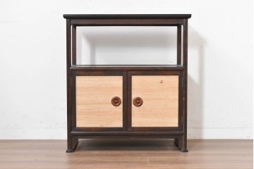 中古　民芸家具　葛布(くずふ)を取り入れた素朴なデザインの茶棚　(R-090472)