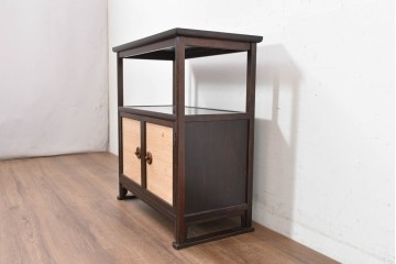中古　民芸家具　葛布(くずふ)を取り入れた素朴なデザインの茶棚　(R-090472)