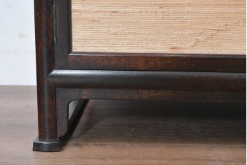 中古　民芸家具　葛布(くずふ)を取り入れた素朴なデザインの茶棚　(R-090472)