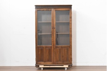 イギリスアンティーク　1940年頃　オーク材　豊かな木目とクラシカルなデザインが魅力のブックケース　(R-090474)