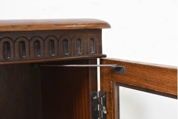 イギリスアンティーク　1940年頃　オーク材　豊かな木目とクラシカルなデザインが魅力のブックケース　(R-090474)