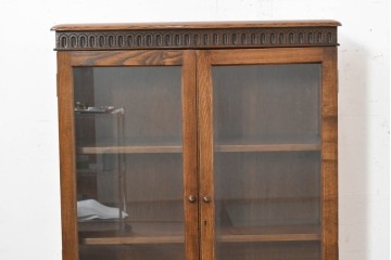 イギリスアンティーク　1940年頃　オーク材　豊かな木目とクラシカルなデザインが魅力のブックケース　(R-090474)