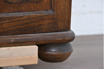 イギリスアンティーク　1940年頃　オーク材　豊かな木目とクラシカルなデザインが魅力のブックケース　(R-090474)