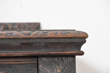 ヨーロッパアンティーク　1880年頃　オーク材　グリフィンやグリーンマンの精緻な彫刻を全面に施した芸術的なサイドボード　(R-090475)