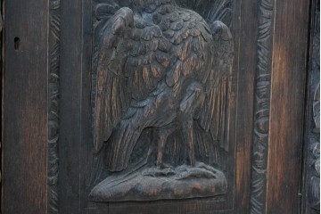 ヨーロッパアンティーク　1880年頃　オーク材　グリフィンやグリーンマンの精緻な彫刻を全面に施した芸術的なサイドボード　(R-090475)