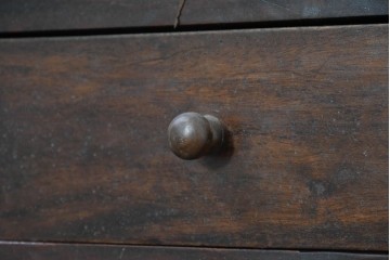 アジアンヴィンテージ　チーク材　ヨーロピアンデザインを取り入れた重厚なサイドボード　(R-090476)