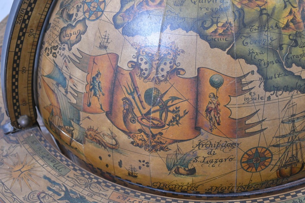 イタリアヴィンテージ　1970年頃　古地図が描かれたクラシカルな地球儀型ドリンクキャビネット　(R-090478)