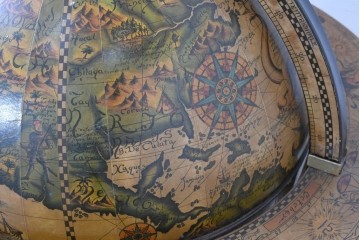 イタリアヴィンテージ　1970年頃　古地図が描かれたクラシカルな地球儀型ドリンクキャビネット　(R-090478)