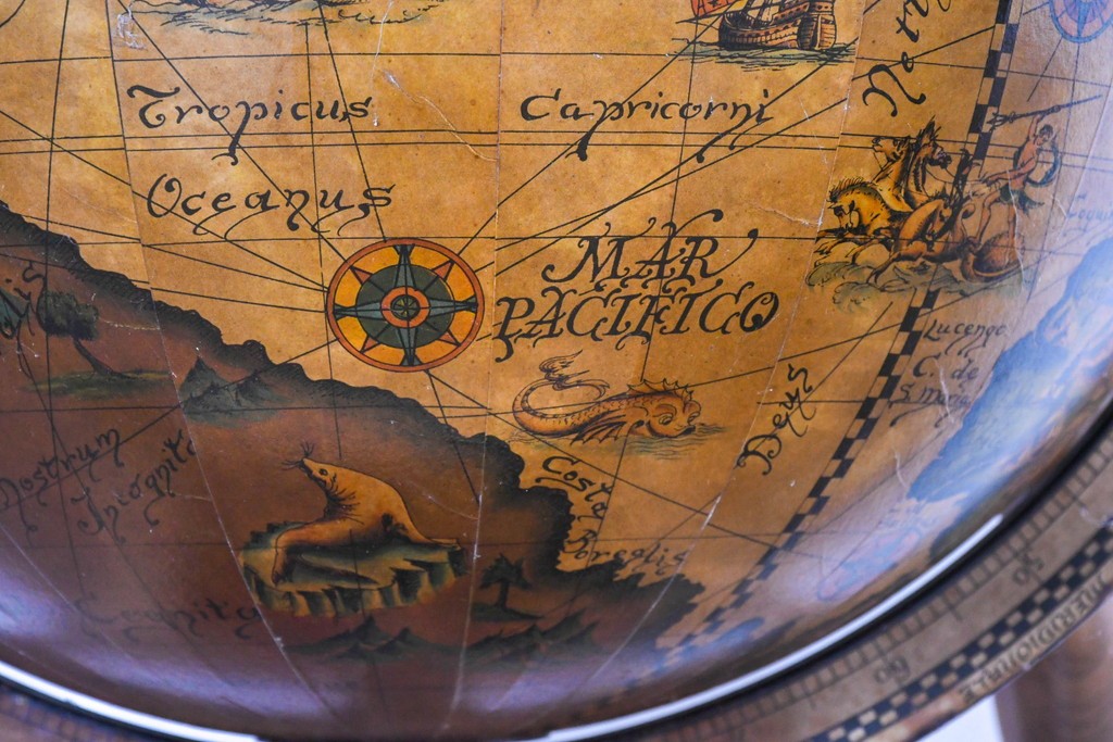 イタリアヴィンテージ　1970年頃　古地図が描かれたクラシカルな地球儀型ドリンクキャビネット　(R-090478)