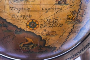 イタリアヴィンテージ　1970年頃　古地図が描かれたクラシカルな地球儀型ドリンクキャビネット　(R-090478)