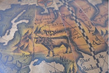 イタリアヴィンテージ　1970年頃　古地図が描かれたクラシカルな地球儀型ドリンクキャビネット　(R-090478)