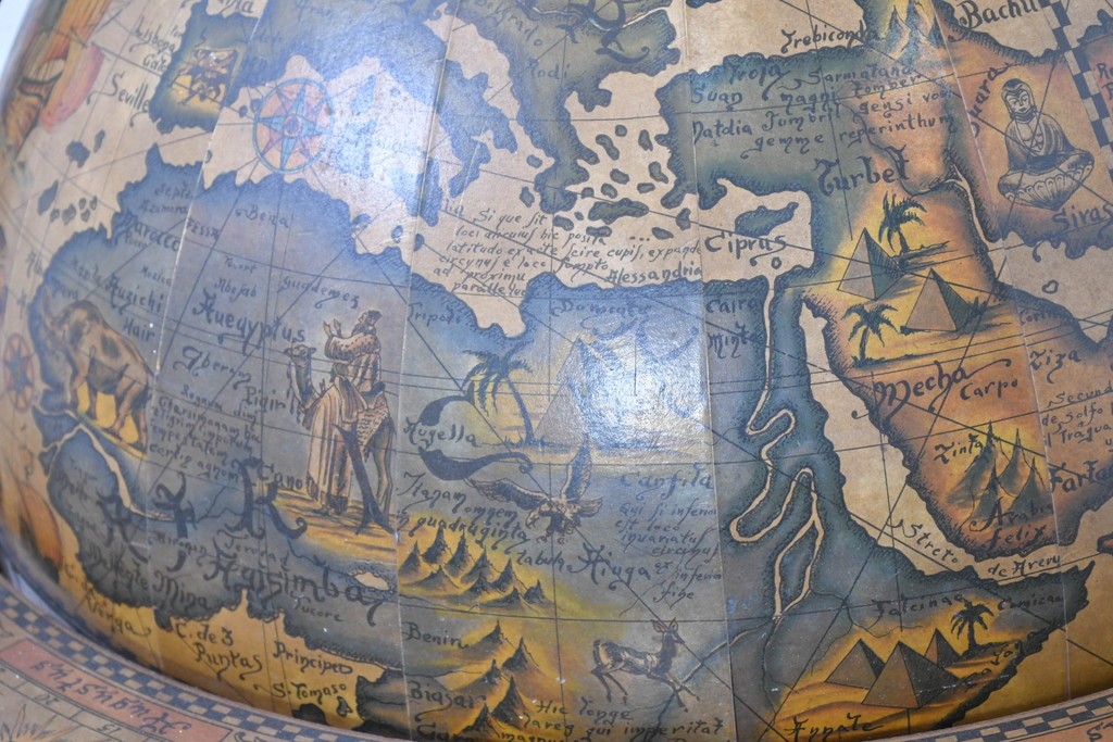 イタリアヴィンテージ　1970年頃　古地図が描かれたクラシカルな地球儀型ドリンクキャビネット　(R-090478)