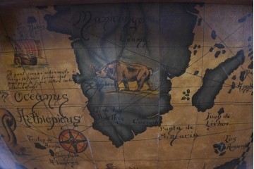 イタリアヴィンテージ　1970年頃　古地図が描かれたクラシカルな地球儀型ドリンクキャビネット　(R-090478)