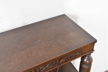 イギリスアンティーク　1920年頃　オーク材　英国伝統の意匠を凝縮した小ぶりなコートカップボード　(R-090479)