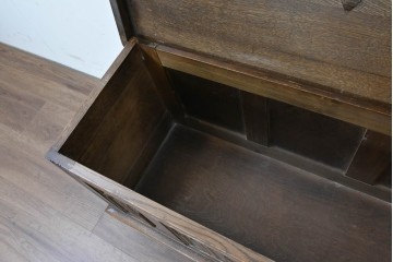 イギリスヴィンテージ　WOOD BROS(ウッド・ブロス)　Old charm(オールドチャーム)　リネンフォールド彫刻が魅力のブランケットボックス　(R-090482)
