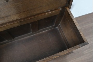 イギリスヴィンテージ　WOOD BROS(ウッド・ブロス)　Old charm(オールドチャーム)　リネンフォールド彫刻が魅力のブランケットボックス　(R-090482)