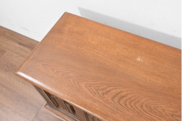 イギリスヴィンテージ　WOOD BROS(ウッド・ブロス)　Old charm(オールドチャーム)　リネンフォールド彫刻が魅力のブランケットボックス　(R-090482)