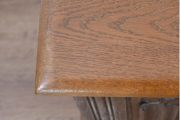 イギリスヴィンテージ　WOOD BROS(ウッド・ブロス)　Old charm(オールドチャーム)　リネンフォールド彫刻が魅力のブランケットボックス　(R-090482)