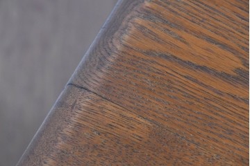 イギリスヴィンテージ　WOOD BROS(ウッド・ブロス)　Old charm(オールドチャーム)　リネンフォールド彫刻が魅力のブランケットボックス　(R-090482)