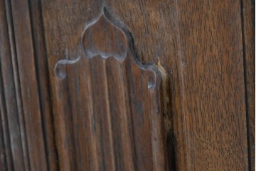 イギリスヴィンテージ　WOOD BROS(ウッド・ブロス)　Old charm(オールドチャーム)　リネンフォールド彫刻が魅力のブランケットボックス　(R-090482)