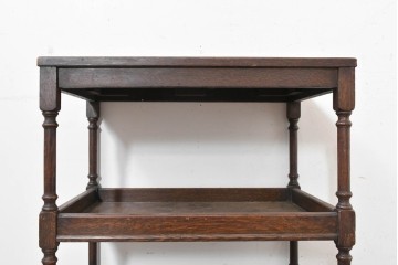 イギリスアンティーク　1930年頃　オーク材　三段構成で使い勝手の良いキャスター付きワゴン　(R-090484)