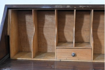 イギリスアンティーク　1930年から1940年頃　オーク材　細やかな彫り装飾と挽物脚が美しいライティングビューロー　(R-090486)