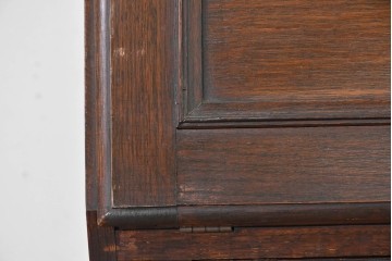 イギリスアンティーク　1930年から1940年頃　オーク材　細やかな彫り装飾と挽物脚が美しいライティングビューロー　(R-090486)