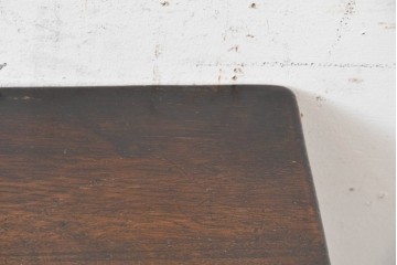 イギリスアンティーク　1940年頃　オーク材　扉を飾る縦ラインの彫刻が素敵なキャビネット　(R-090487)