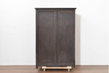 イギリスアンティーク　1940年頃　オーク材　扉を飾る縦ラインの彫刻が素敵なキャビネット　(R-090487)