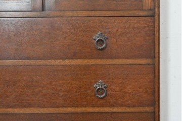 イギリスヴィンテージ　1960年から1970年頃　オーク材　ロゼット柄の彫刻を施したクラシカルなチェスト　(R-090489)
