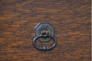 イギリスアンティーク　1930年頃　オーク材　玉状のモールディングが印象的な4段チェスト　(R-090450)