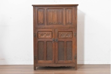 イギリスヴィンテージ　WOOD BROS(ウッド・ブロス)　Old charm(オールドチャーム)　オーク材　クラシカルな意匠を楽しめるカクテルキャビネット　(R-090491)