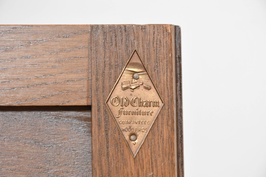 イギリスヴィンテージ　WOOD BROS(ウッド・ブロス)　Old charm(オールドチャーム)　オーク材　クラシカルな意匠を楽しめるカクテルキャビネット　(R-090491)