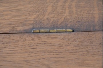 イギリスヴィンテージ　WOOD BROS(ウッド・ブロス)　Old charm(オールドチャーム)　オーク材　クラシカルな意匠を楽しめるカクテルキャビネット　(R-090491)