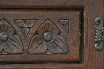 イギリスヴィンテージ　WOOD BROS(ウッド・ブロス)　Old charm(オールドチャーム)　オーク材　クラシカルな意匠を楽しめるカクテルキャビネット　(R-090491)