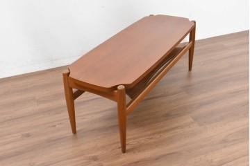 和製ヴィンテージ　昭和後期　希少品!　maruni(マルニ木工)　オールドマルニ(孔雀マーク)　細身の脚と丸みのある天板が軽やかなローテーブル　(R-090496)
